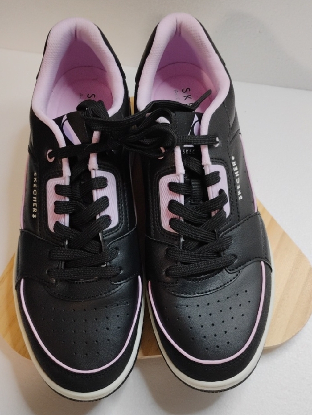 Skechers Women Black Sneakers with Light Pink Accents